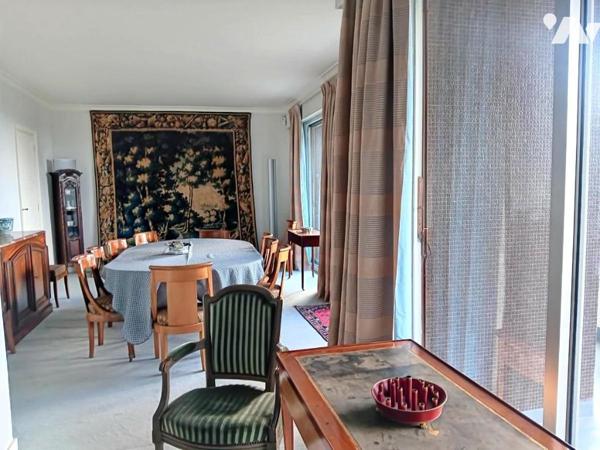 SPACIEUX APPARTEMENT DANS CADRE EXCEPTIONEL