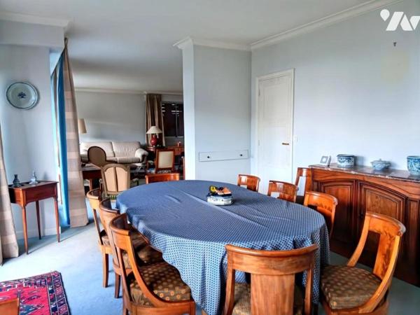 SPACIEUX APPARTEMENT DANS CADRE EXCEPTIONEL