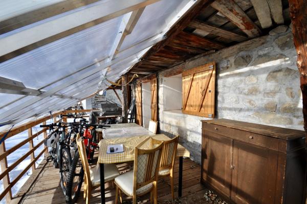 Dpt Alpes de Haute Provence (04), à vendre ALLOS Maison en pierres 3/4 pièces, terrasse et caves. Vue montagnes