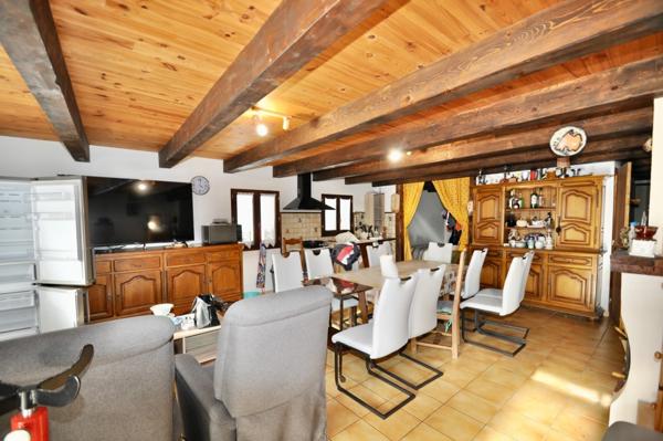 Dpt Alpes de Haute Provence (04), à vendre ALLOS Maison en pierres 3/4 pièces, terrasse et caves. Vue montagnes