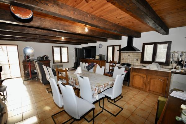 Dpt Alpes de Haute Provence (04), à vendre ALLOS Maison en pierres 3/4 pièces, terrasse et caves. Vue montagnes