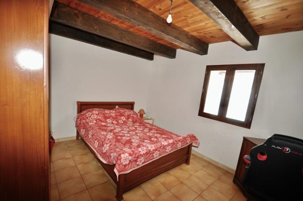 Dpt Alpes de Haute Provence (04), à vendre ALLOS Maison en pierres 3/4 pièces, terrasse et caves. Vue montagnes