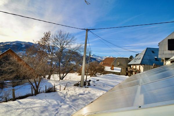 Dpt Alpes de Haute Provence (04), à vendre ALLOS Maison en pierres 3/4 pièces, terrasse et caves. Vue montagnes