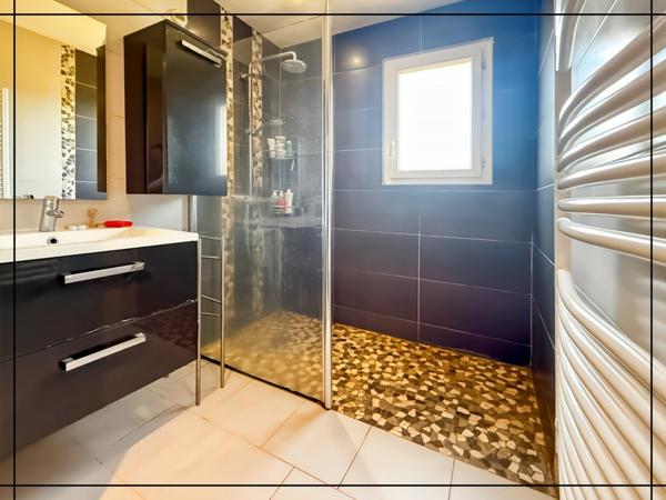 Maison plain-pied 130 m² – 4 ch + bureau – Véranda chauffée & piscine et jardin 1000m²