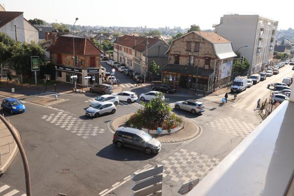 beau 2 pièces avec balcon plein centre ville