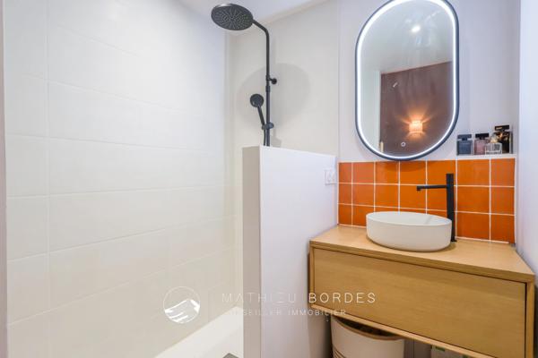 Un loft au coeur des arènes avec jardin et garage en sus