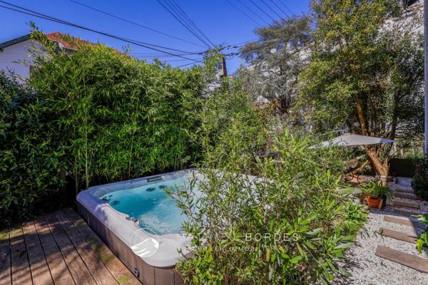 Un loft au coeur des arènes avec jardin et garage en sus