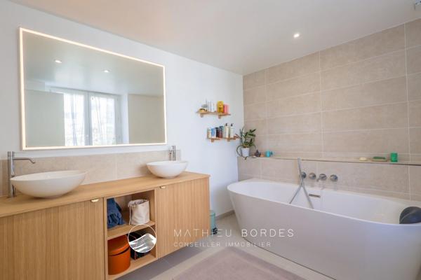 Un loft au coeur des arènes avec jardin et garage en sus