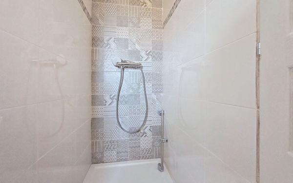 Appartement à vendre    1 pièce • 33 m2 Saint-Raphaël