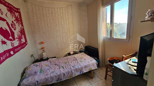 Maison mitoyenne T4 3 chambres sur Port-de-bouc avec jardin .