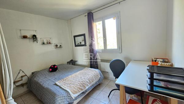 Maison mitoyenne T4 3 chambres sur Port-de-bouc avec jardin .