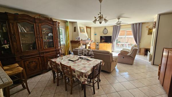 Maison mitoyenne T4 3 chambres sur Port-de-bouc avec jardin .