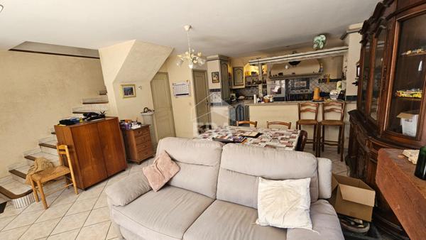 Maison mitoyenne T4 3 chambres sur Port-de-bouc avec jardin .