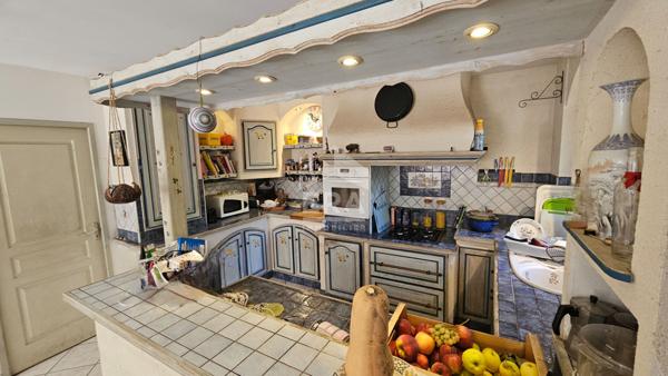 Maison mitoyenne T4 3 chambres sur Port-de-bouc avec jardin .