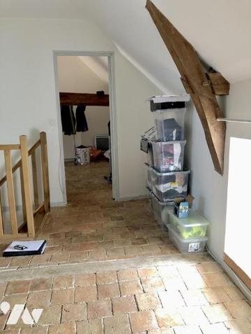 ASNIERES SUR VEGRE : Ensemble immobilier comprenant deux logements et une grange 