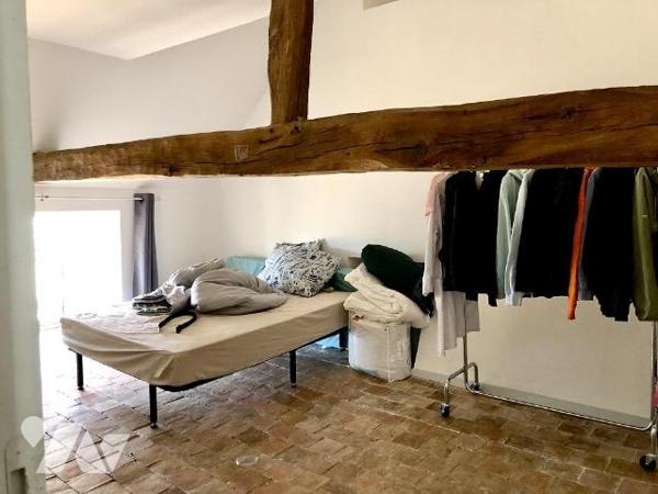 ASNIERES SUR VEGRE : Ensemble immobilier comprenant deux logements et une grange 