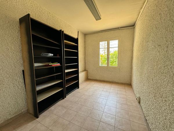 Carcassonne maison traditionnelle 129 m² 4 chambres terrain 1 100 m² sous-sol garages jardin arboré chauffage gaz