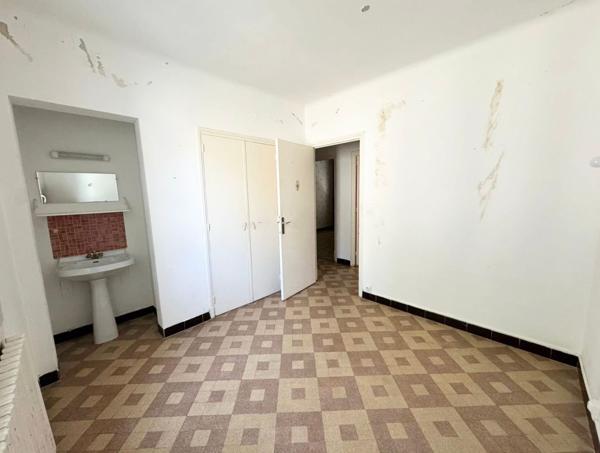 Carcassonne maison traditionnelle 129 m² 4 chambres terrain 1 100 m² sous-sol garages jardin arboré chauffage gaz