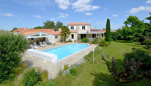 Maison Lucon 7 pièce(s) 188 m2