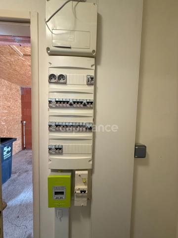 Maison récente avec garage et terrain clos