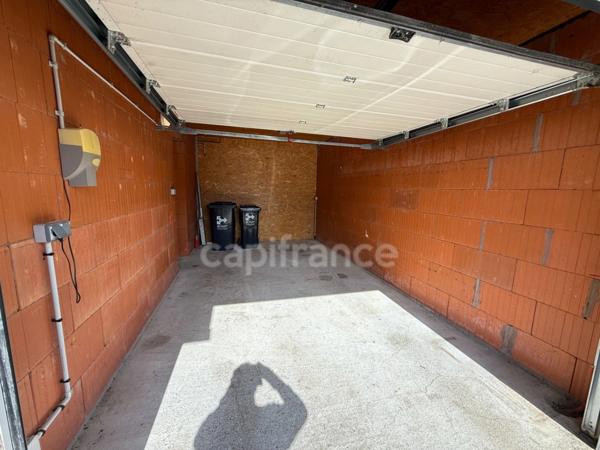 Maison récente avec garage et terrain clos