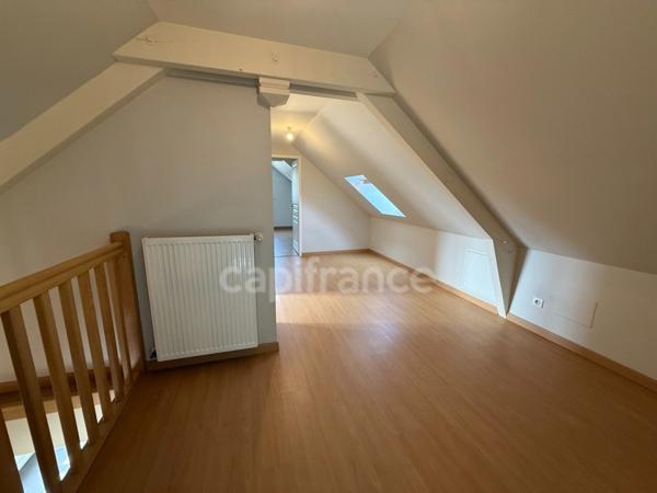 Maison récente avec garage et terrain clos