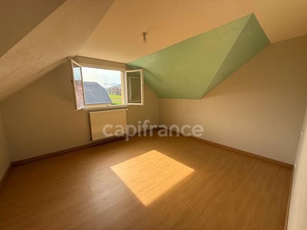 Maison récente avec garage et terrain clos