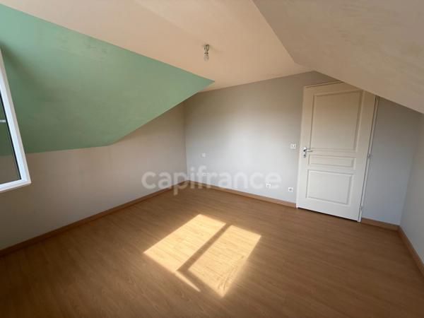 Maison récente avec garage et terrain clos