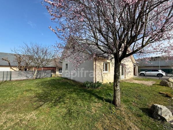 Maison récente avec garage et terrain clos