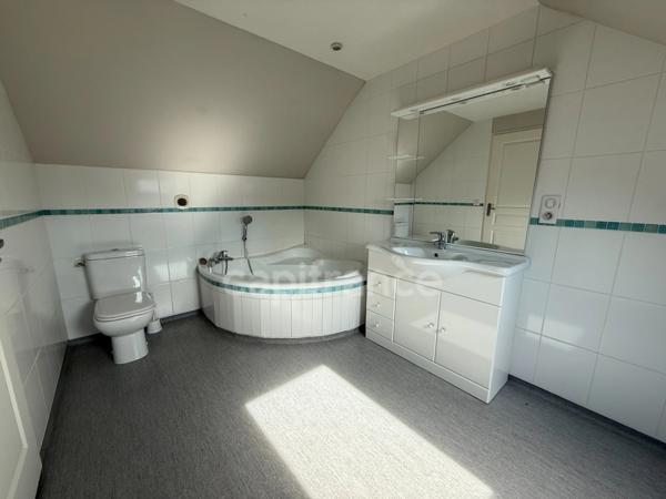 Maison récente avec garage et terrain clos