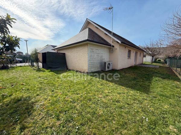 Maison récente avec garage et terrain clos