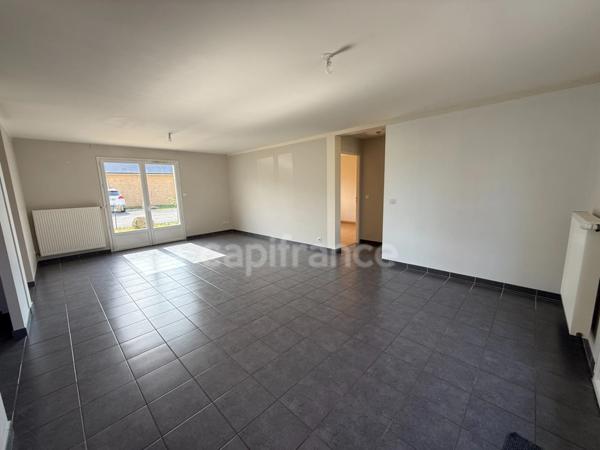 Maison récente avec garage et terrain clos