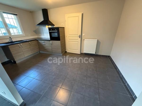 Maison récente avec garage et terrain clos