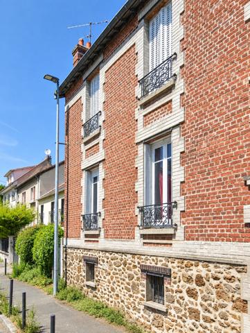 Appartement
         2 pièces
        - 42 m² 172 000 € *