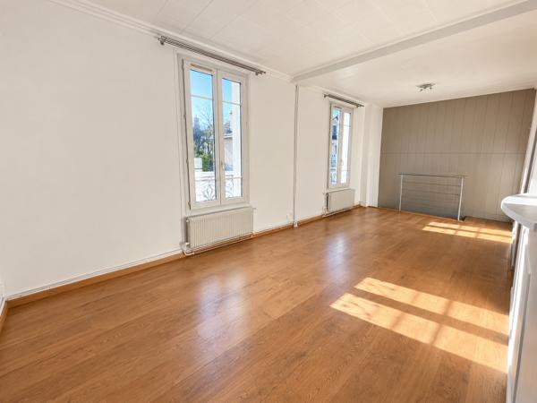Appartement
         2 pièces
        - 42 m² 172 000 € *