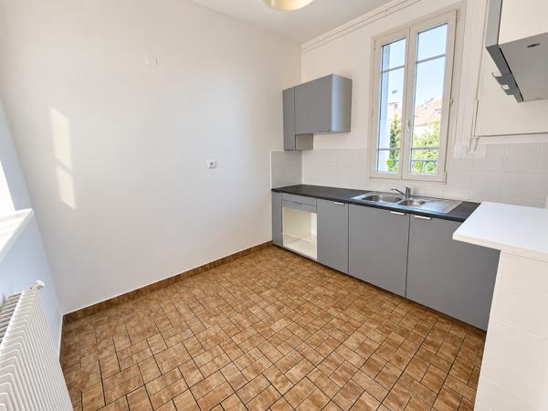 Appartement
         2 pièces
        - 42 m² 172 000 € *
