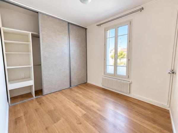 Appartement
         2 pièces
        - 42 m² 172 000 € *