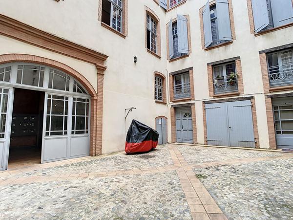 Appartement T2 rénové, cachet, à vendre centre ville Montauban (82) avec un cellier