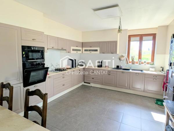 Maison de bourg,199m², 2 chambres parentales