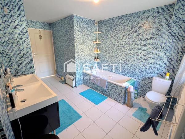 Maison de bourg,199m², 2 chambres parentales