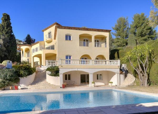 Maison à vendre    9 pièces • 445 m2 Nice