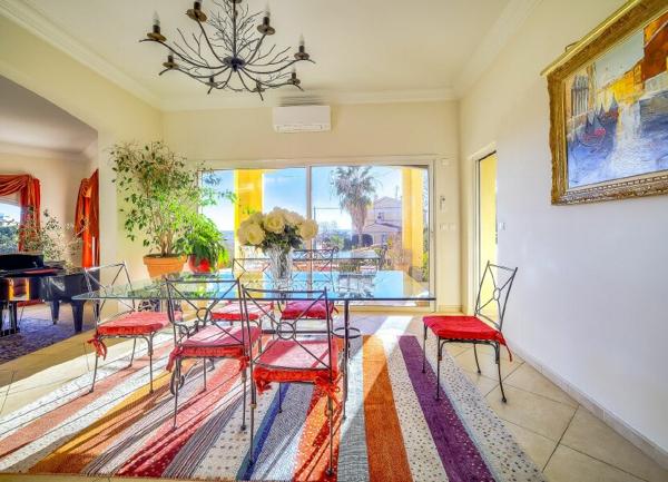 Maison à vendre    9 pièces • 445 m2 Nice