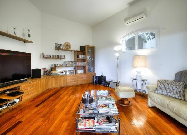 Maison à vendre    9 pièces • 445 m2 Nice