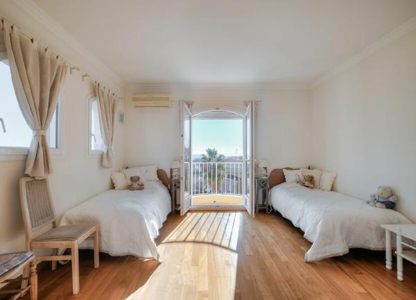 Maison à vendre    9 pièces • 445 m2 Nice