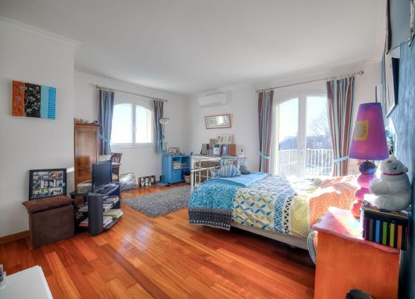 Maison à vendre    9 pièces • 445 m2 Nice