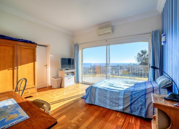 Maison à vendre    9 pièces • 445 m2 Nice