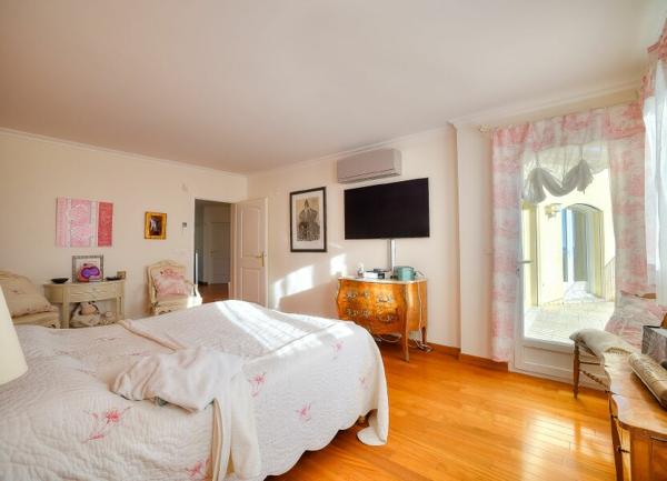 Maison à vendre    9 pièces • 445 m2 Nice