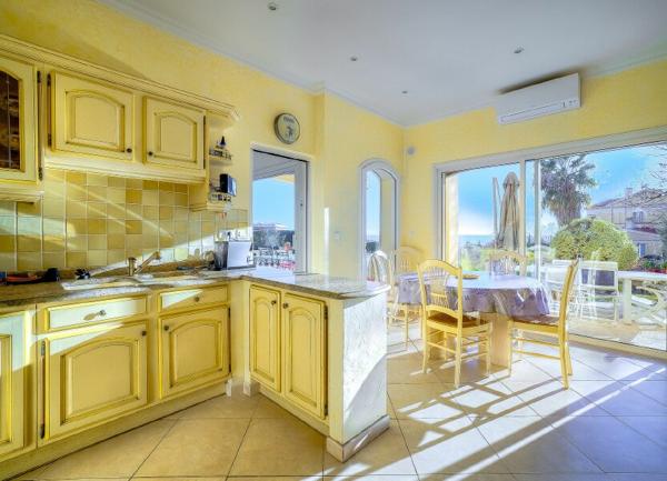 Maison à vendre    9 pièces • 445 m2 Nice