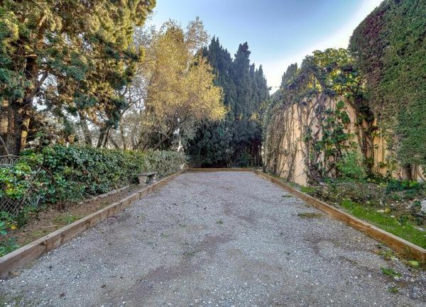 Maison à vendre    9 pièces • 445 m2 Nice