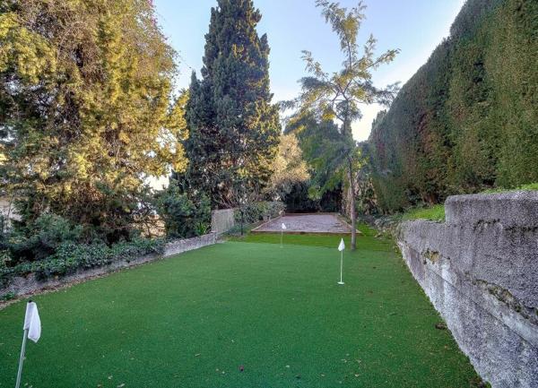 Maison à vendre    9 pièces • 445 m2 Nice